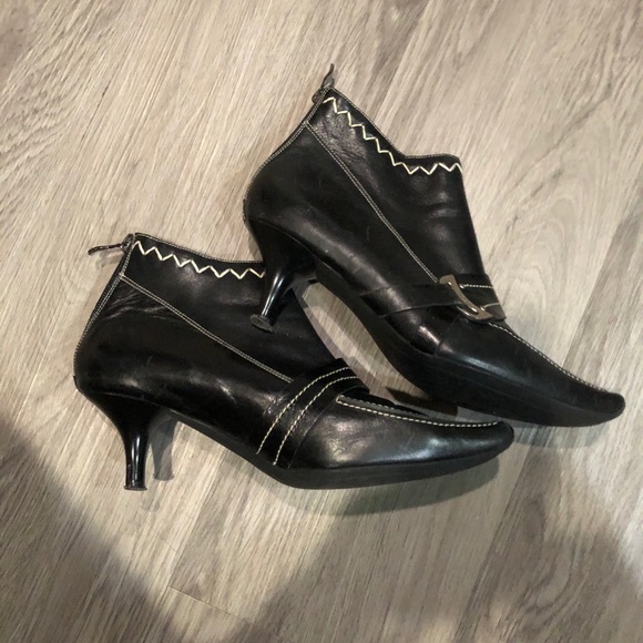 Tods Preloved booties with zippers